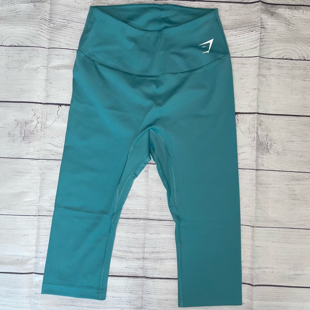 NWOT Women's Gymshark Cropped Leggings
